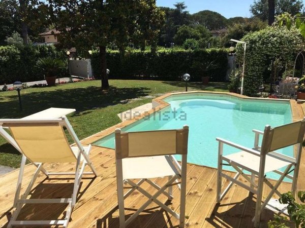 casa indipendente in vendita a Forte dei Marmi in zona Roma Imperiale