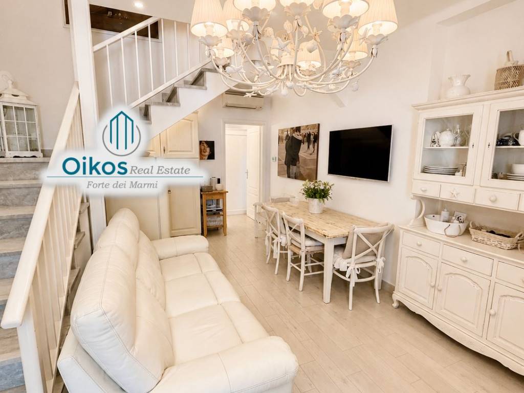 casa indipendente in vendita a Forte dei Marmi in zona Roma Imperiale