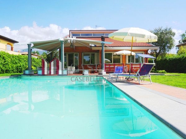 casa indipendente in vendita a Forte dei Marmi in zona Vittoria Apuana