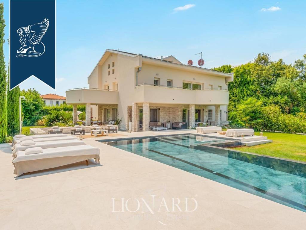 casa indipendente in vendita a Forte dei Marmi in zona Vaiana