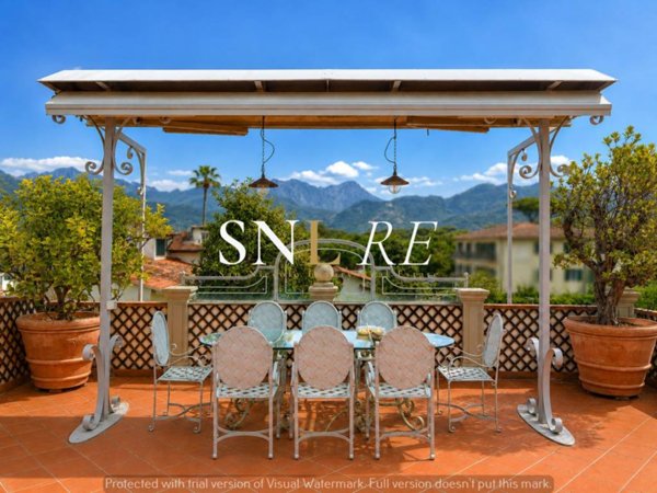 appartamento in vendita a Forte dei Marmi in zona Roma Imperiale