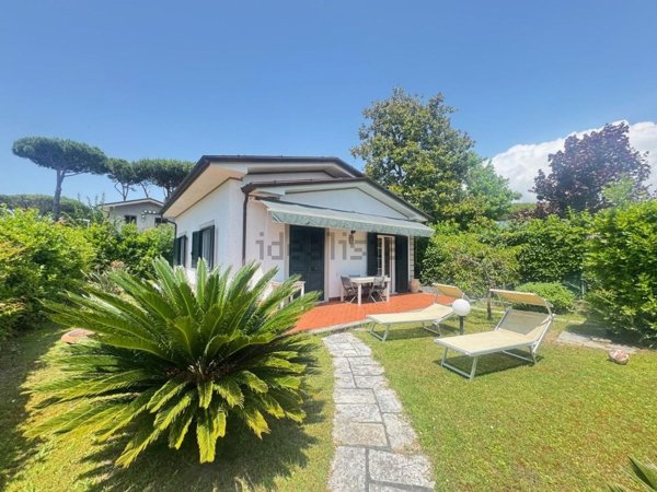 casa indipendente in vendita a Forte dei Marmi in zona Vittoria Apuana