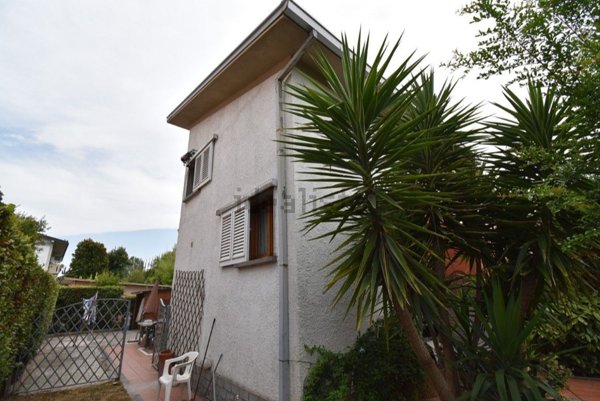 casa indipendente in vendita a Forte dei Marmi in zona Vaiana