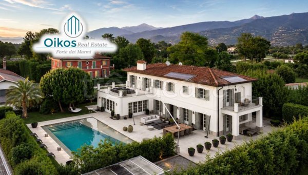 casa indipendente in vendita a Forte dei Marmi in zona Vittoria Apuana