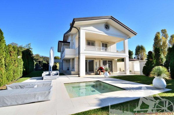 casa indipendente in vendita a Forte dei Marmi in zona Vaiana