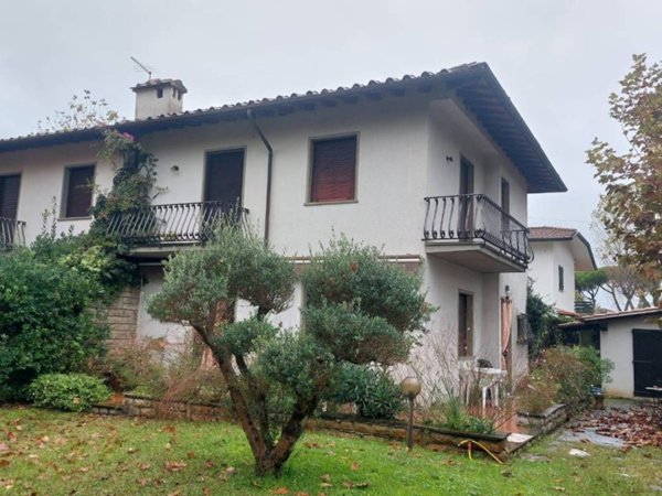 casa indipendente in vendita a Forte dei Marmi in zona Vittoria Apuana