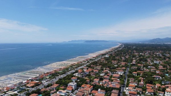 casa indipendente in vendita a Forte dei Marmi in zona Vittoria Apuana