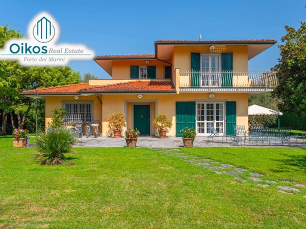 casa indipendente in vendita a Forte dei Marmi