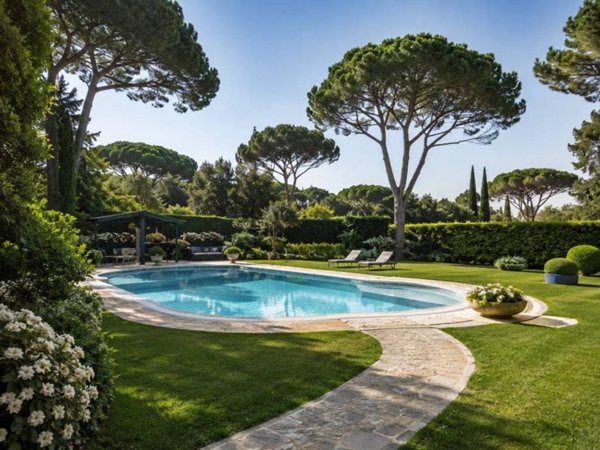 casa indipendente in vendita a Forte dei Marmi in zona Roma Imperiale