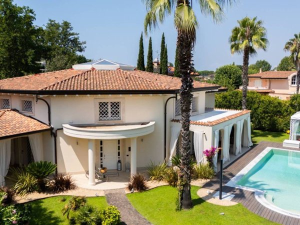 casa indipendente in vendita a Forte dei Marmi