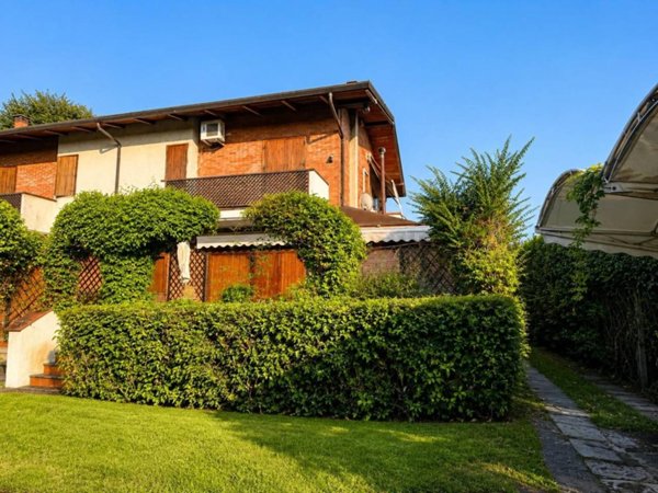 casa indipendente in vendita a Forte dei Marmi in zona Vittoria Apuana