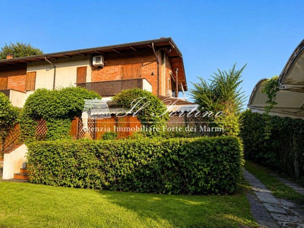 casa indipendente in vendita a Forte dei Marmi