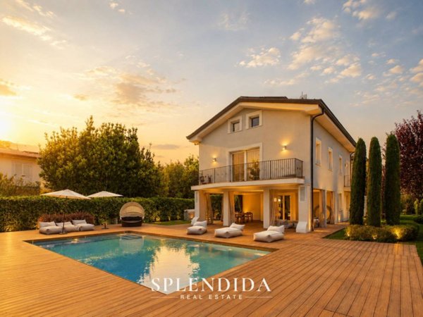 casa indipendente in vendita a Forte dei Marmi in zona Vaiana