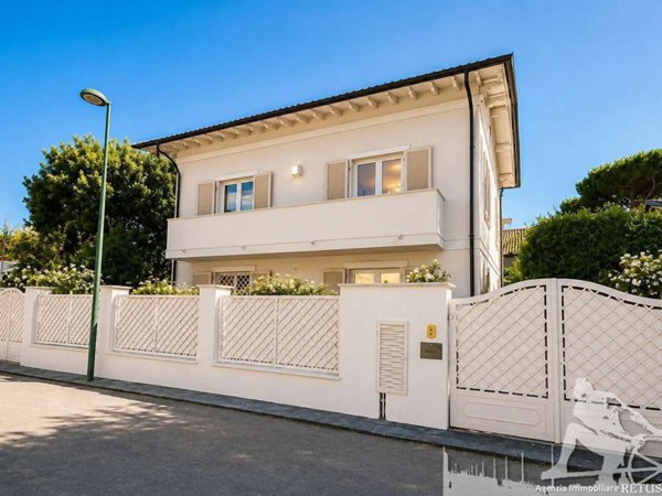 casa indipendente in vendita a Forte dei Marmi in zona Vittoria Apuana