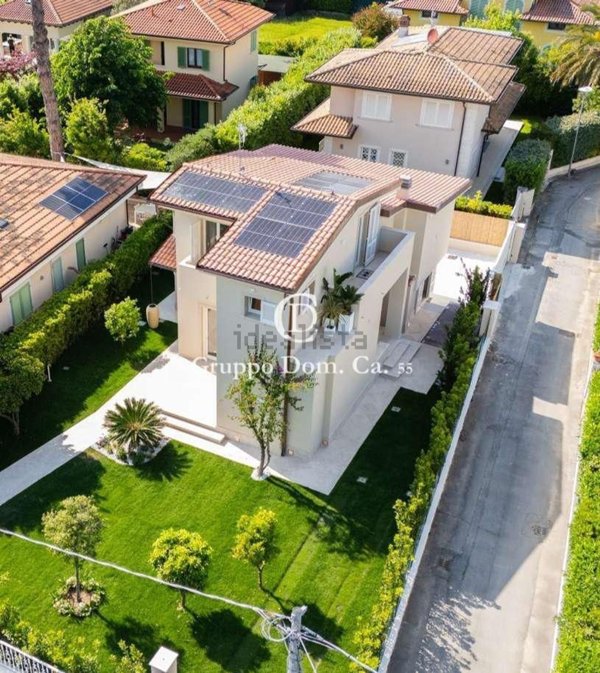 casa indipendente in vendita a Forte dei Marmi in zona Vittoria Apuana