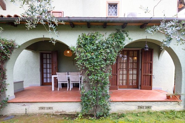 casa indipendente in vendita a Forte dei Marmi in zona Vittoria Apuana