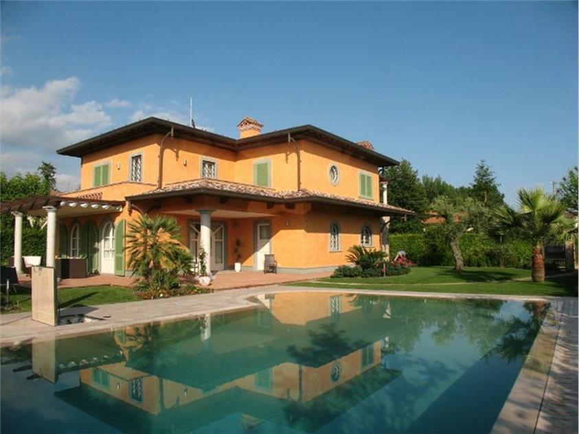 casa indipendente in vendita a Forte dei Marmi in zona Roma Imperiale