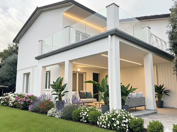 casa indipendente in vendita a Forte dei Marmi in zona Vittoria Apuana