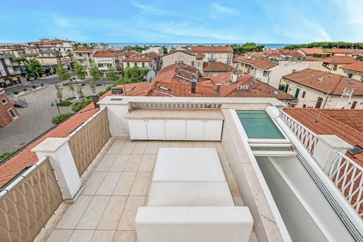 appartamento in vendita a Forte dei Marmi in zona Roma Imperiale