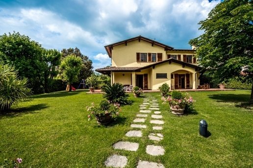 casa indipendente in vendita a Forte dei Marmi in zona Vittoria Apuana