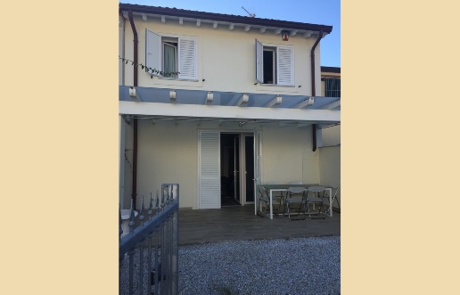 casa indipendente in vendita a Forte dei Marmi in zona Roma Imperiale