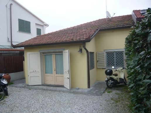 casa indipendente in vendita a Forte dei Marmi in zona Roma Imperiale