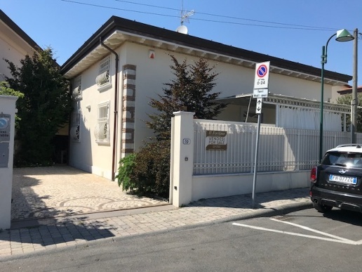 casa indipendente in vendita a Forte dei Marmi in zona Vittoria Apuana