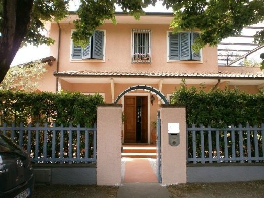 casa indipendente in vendita a Forte dei Marmi in zona Roma Imperiale