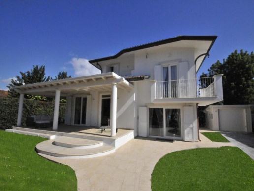 casa indipendente in vendita a Forte dei Marmi in zona Vittoria Apuana