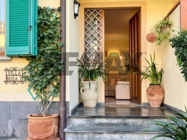 casa indipendente in vendita a Forte dei Marmi in zona Vittoria Apuana
