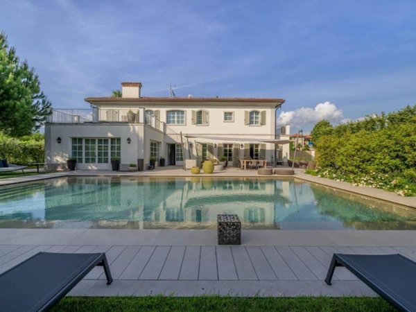 casa indipendente in vendita a Forte dei Marmi in zona Vittoria Apuana