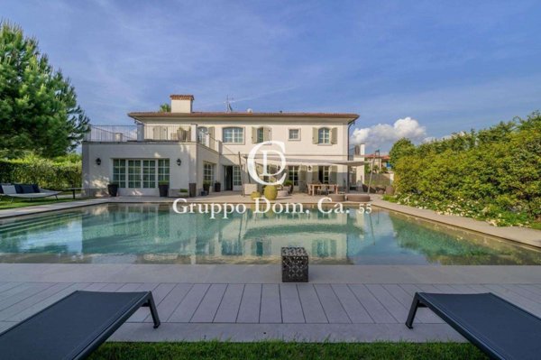 casa indipendente in vendita a Forte dei Marmi in zona Vittoria Apuana