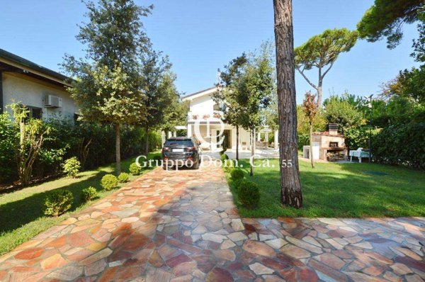 casa indipendente in vendita a Forte dei Marmi in zona Roma Imperiale