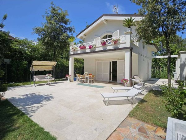 casa indipendente in vendita a Forte dei Marmi