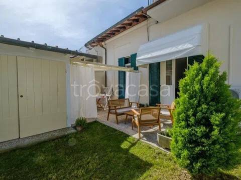 appartamento in vendita a Forte dei Marmi in zona Vittoria Apuana