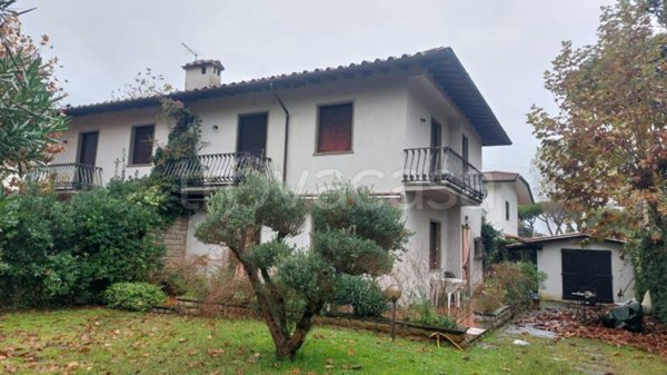 casa indipendente in vendita a Forte dei Marmi in zona Vittoria Apuana