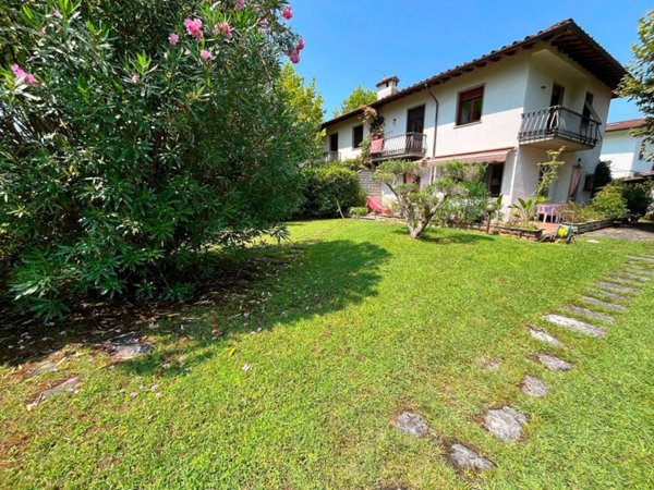 casa indipendente in vendita a Forte dei Marmi in zona Vittoria Apuana