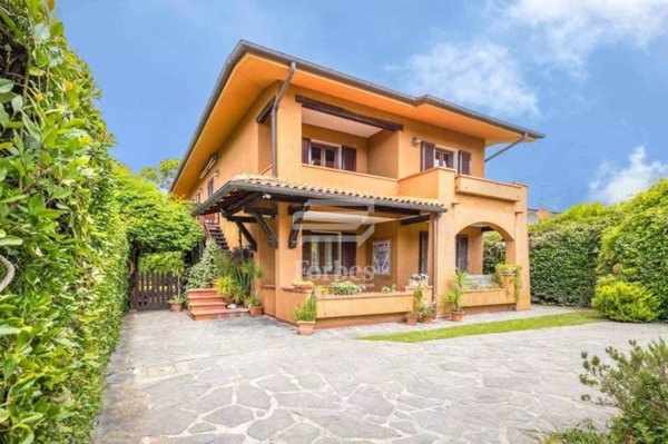 casa indipendente in vendita a Forte dei Marmi