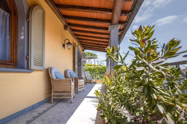 casa indipendente in vendita a Forte dei Marmi in zona Roma Imperiale