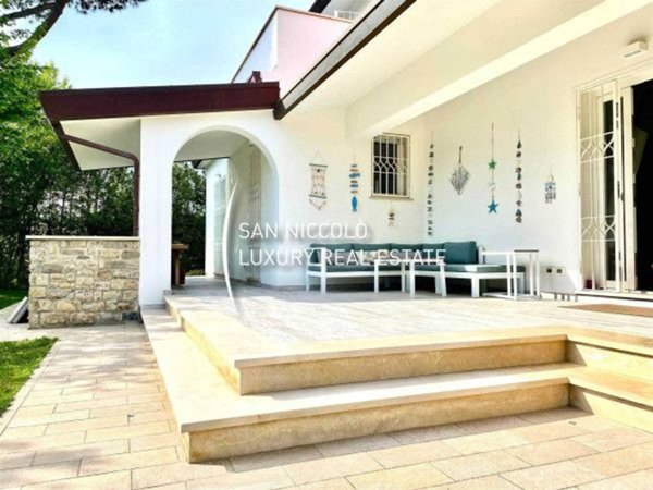casa indipendente in vendita a Forte dei Marmi in zona Vittoria Apuana