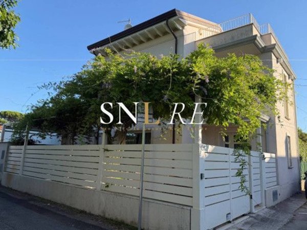casa indipendente in vendita a Forte dei Marmi