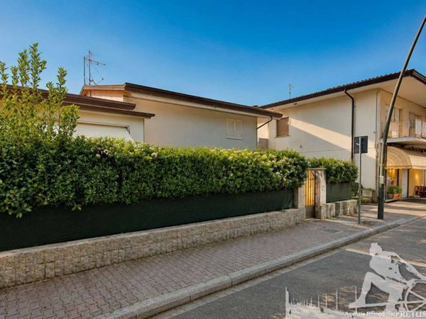 casa indipendente in vendita a Forte dei Marmi in zona Vittoria Apuana