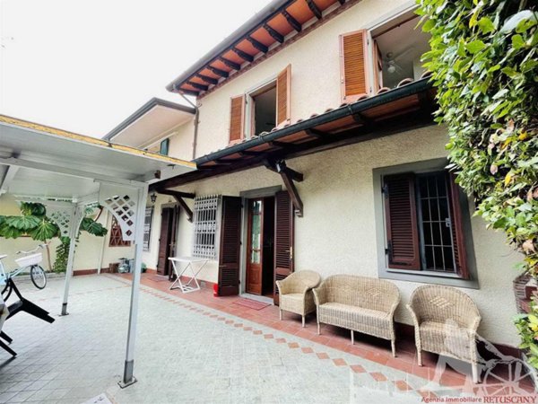 casa indipendente in vendita a Forte dei Marmi in zona Vittoria Apuana