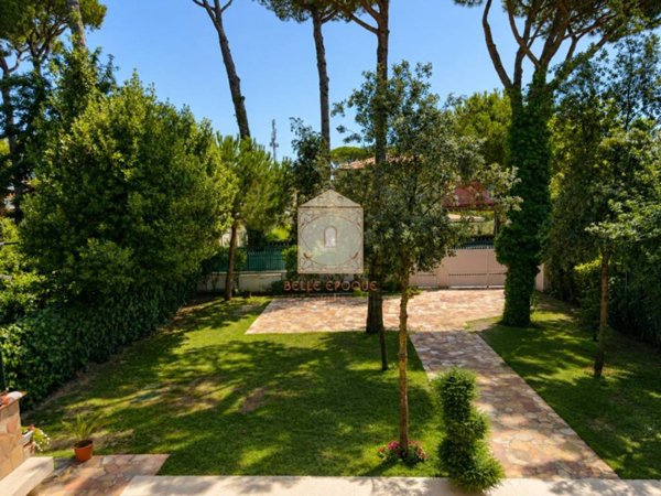 casa indipendente in vendita a Forte dei Marmi in zona Roma Imperiale