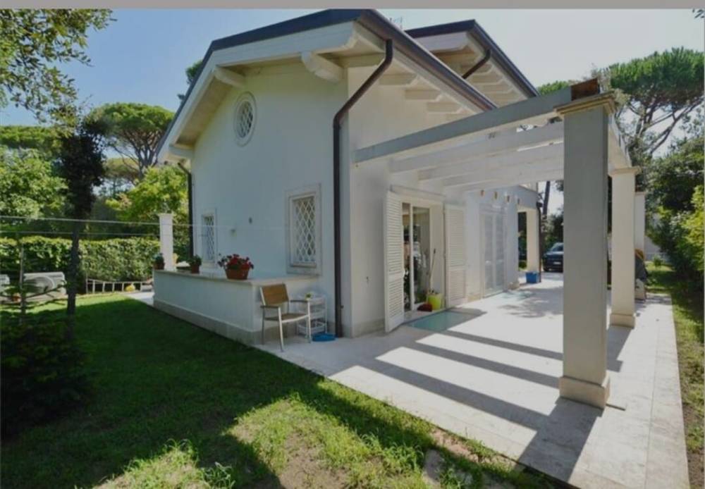 casa indipendente in vendita a Forte dei Marmi in zona Vittoria Apuana