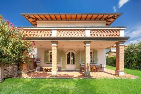 casa indipendente in vendita a Forte dei Marmi in zona Roma Imperiale