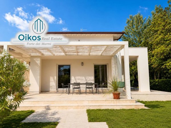 casa indipendente in vendita a Forte dei Marmi in zona Vaiana