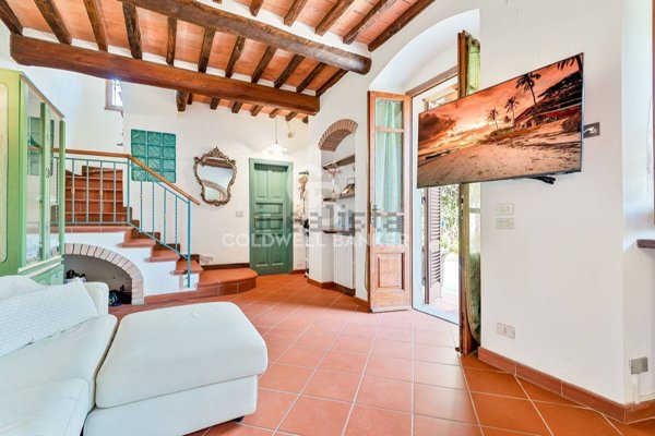 casa indipendente in vendita a Forte dei Marmi in zona Vittoria Apuana