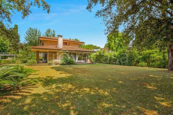 casa indipendente in vendita a Forte dei Marmi in zona Roma Imperiale