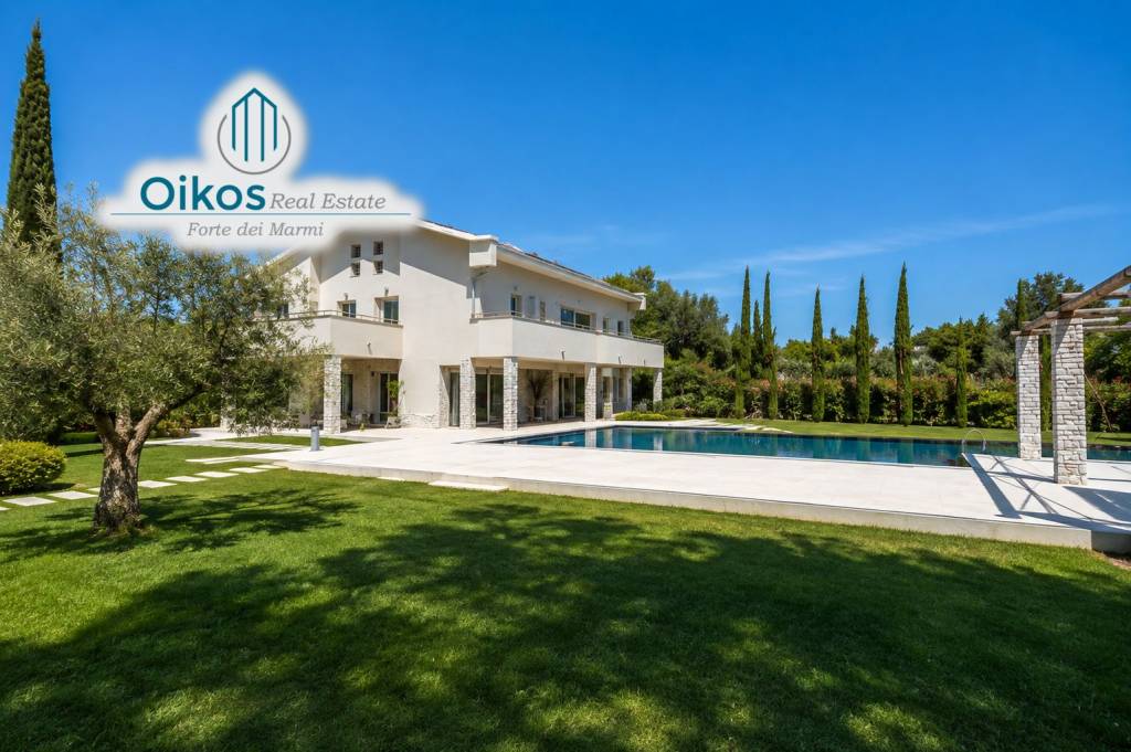 casa indipendente in vendita a Forte dei Marmi in zona Vaiana
